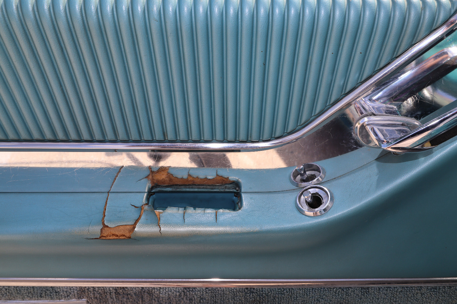 Ford-Thunderbird-1965-Coupe-17
