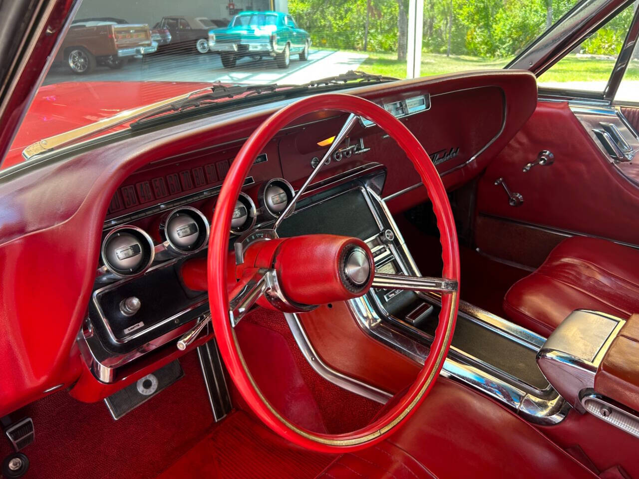 Ford-Thunderbird-1965-Coupe-18