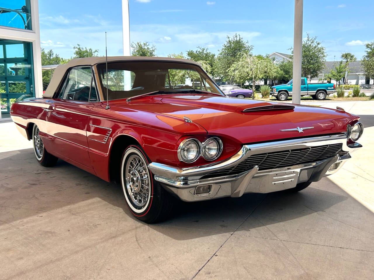 Ford-Thunderbird-1965-Coupe-2