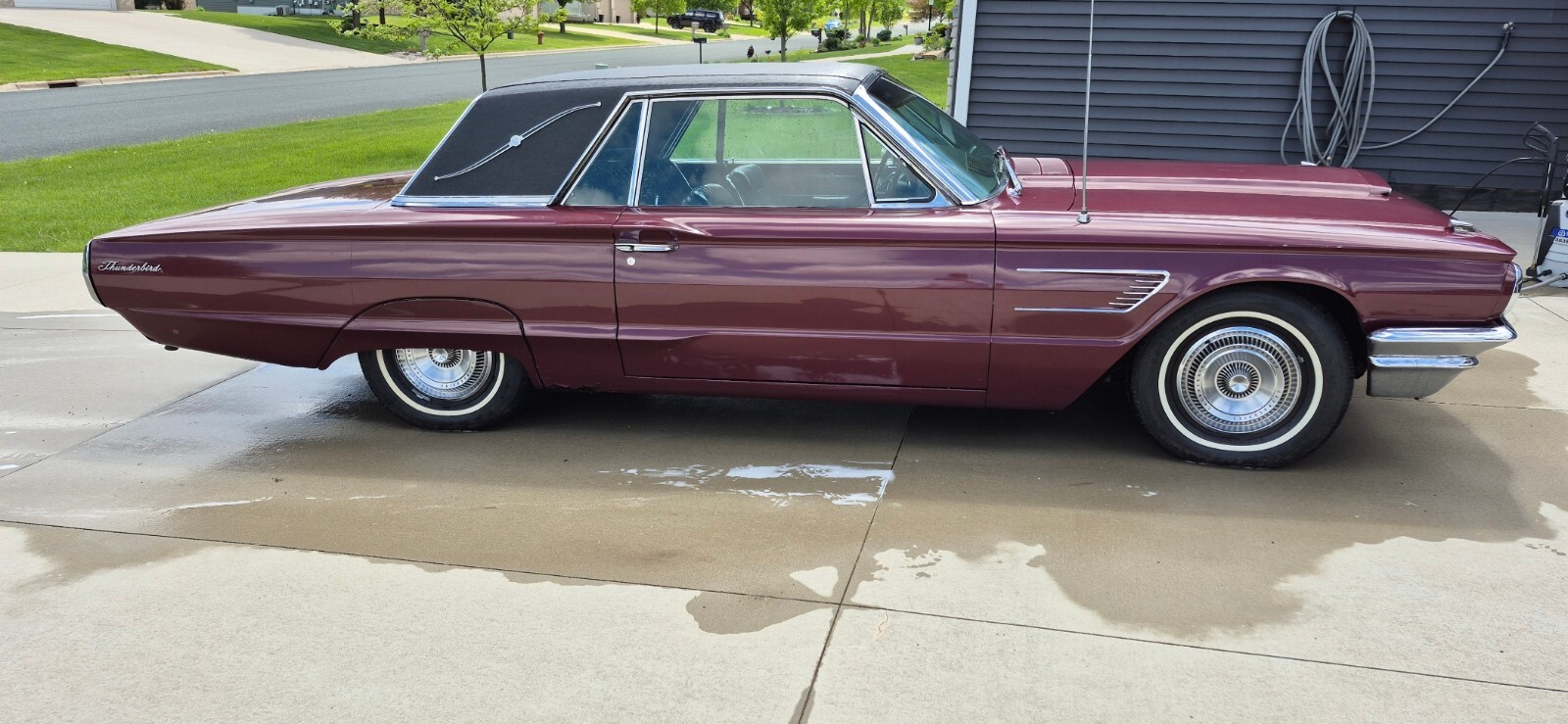 Ford-Thunderbird-1965-Coupe-2