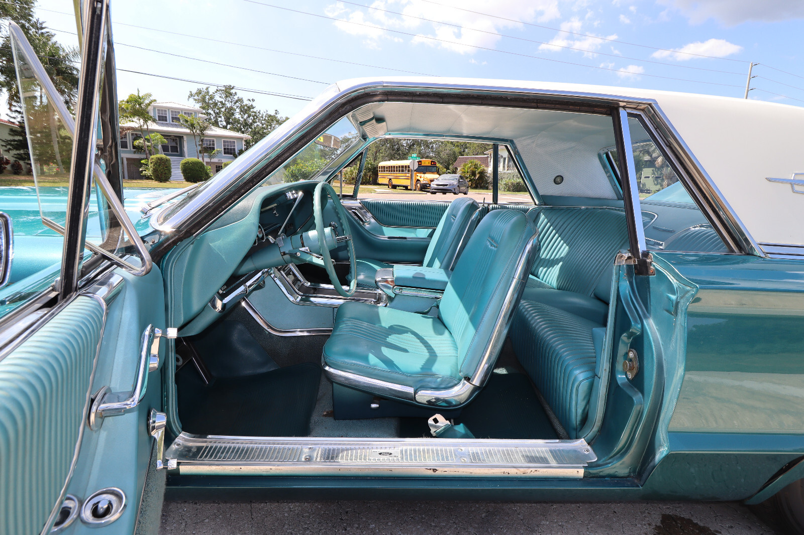 Ford-Thunderbird-1965-Coupe-20