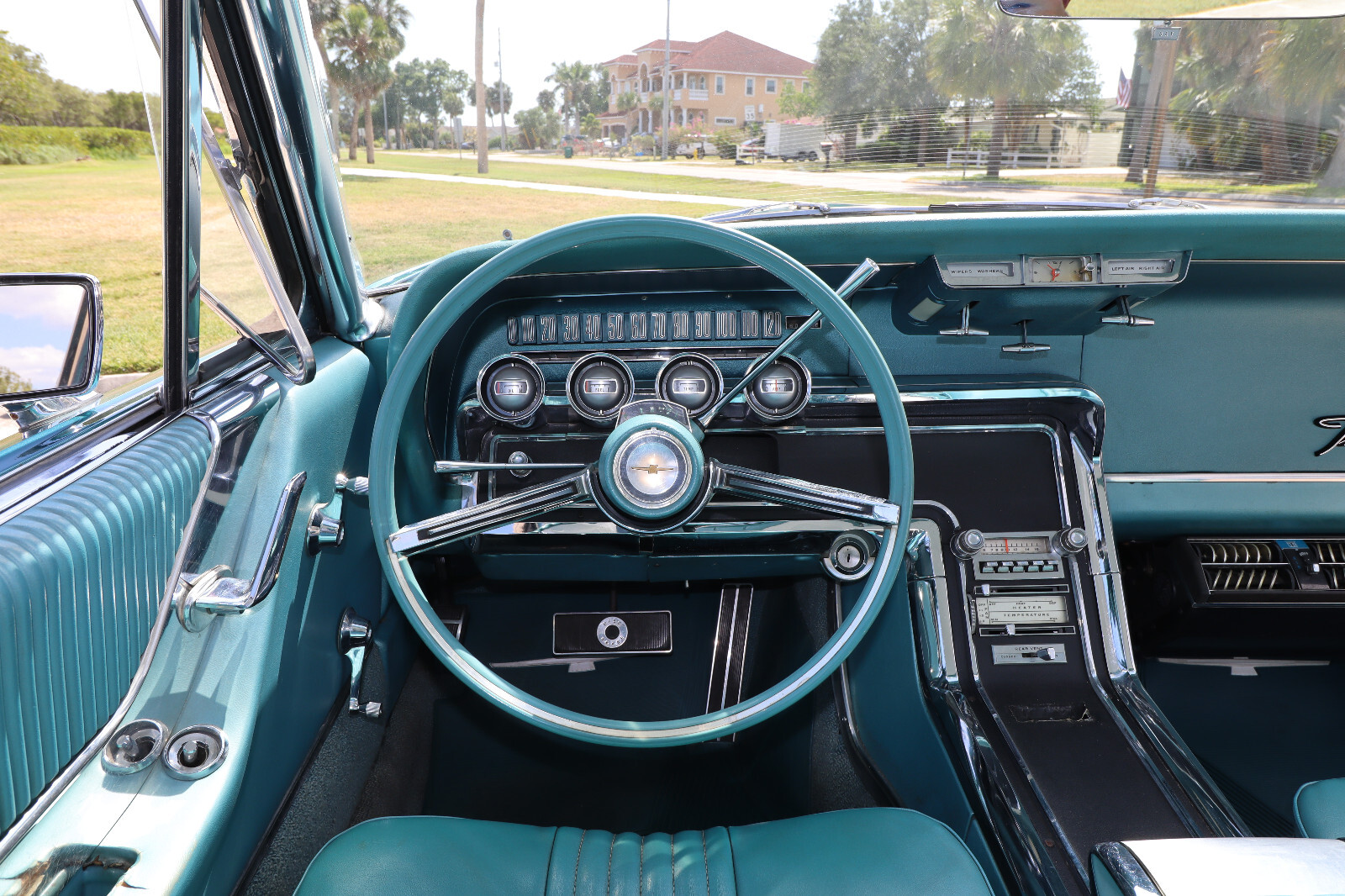 Ford-Thunderbird-1965-Coupe-25