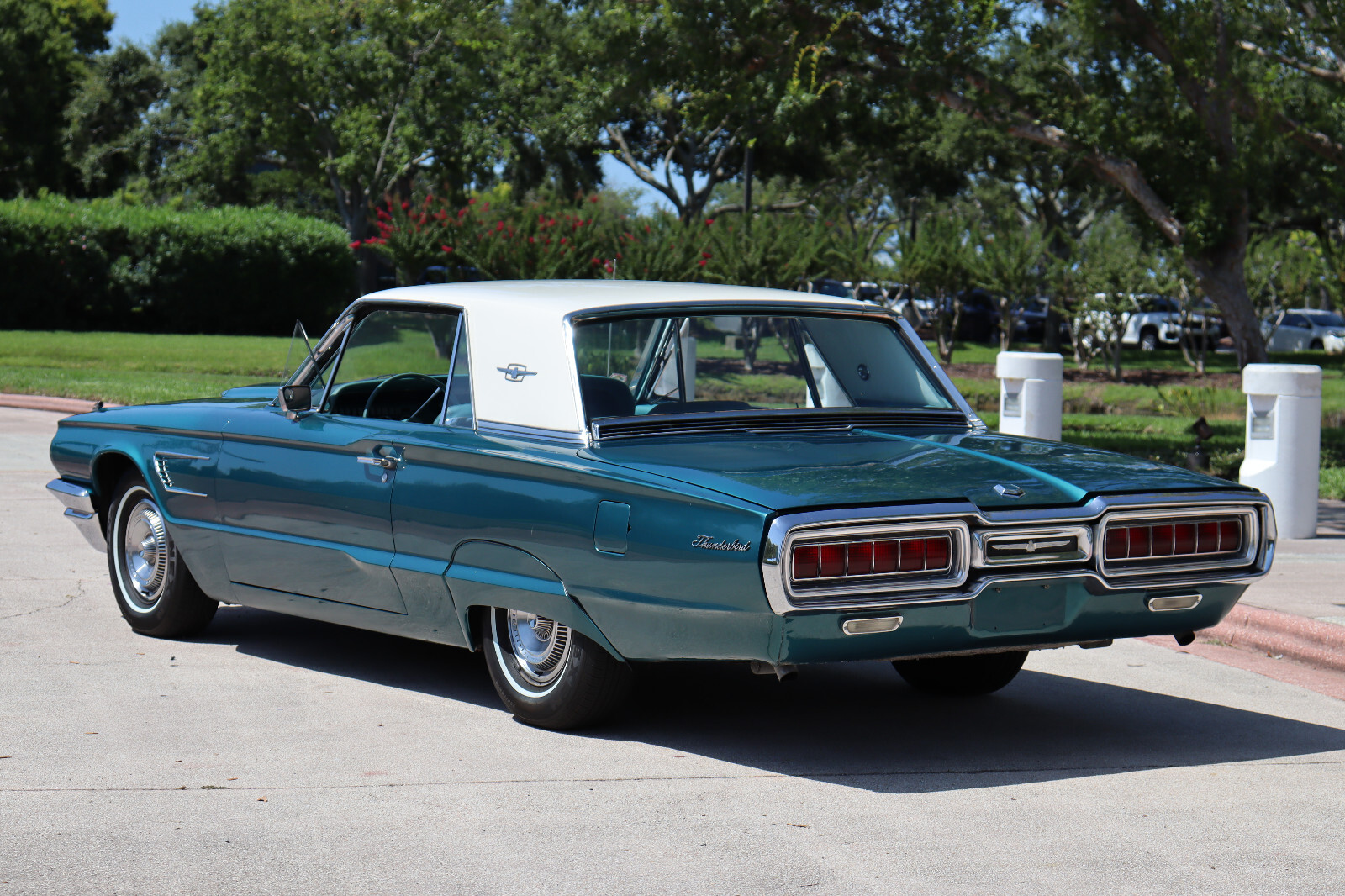 Ford-Thunderbird-1965-Coupe-3