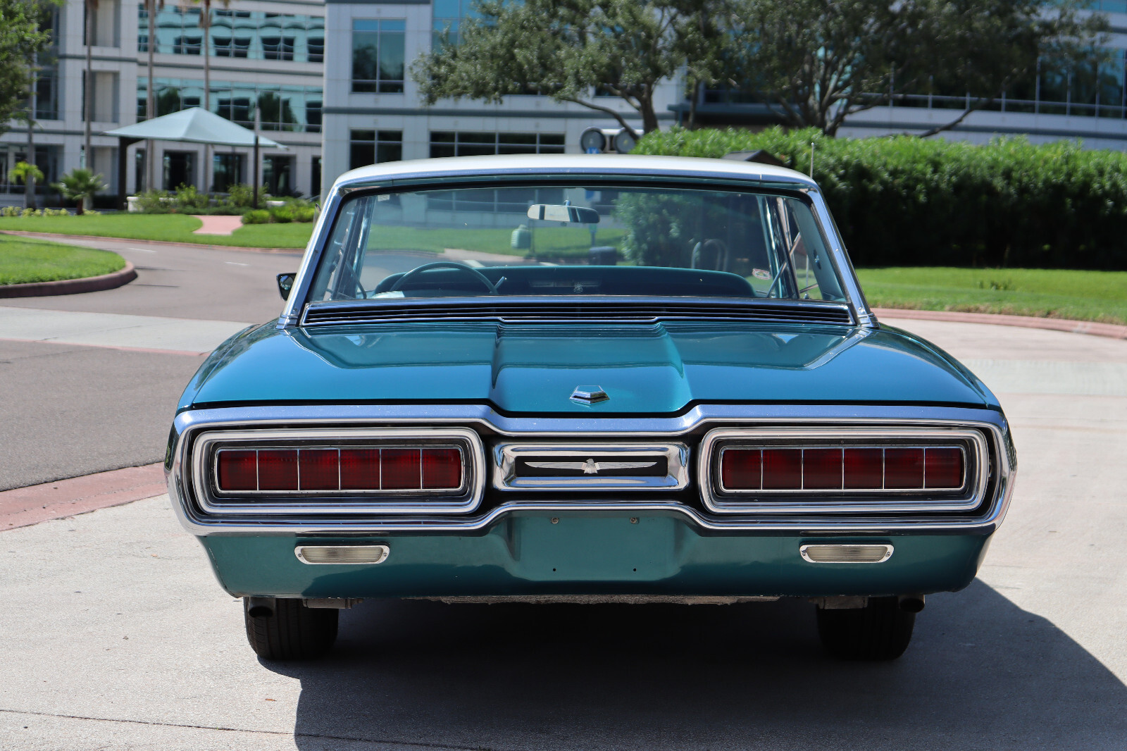 Ford-Thunderbird-1965-Coupe-4