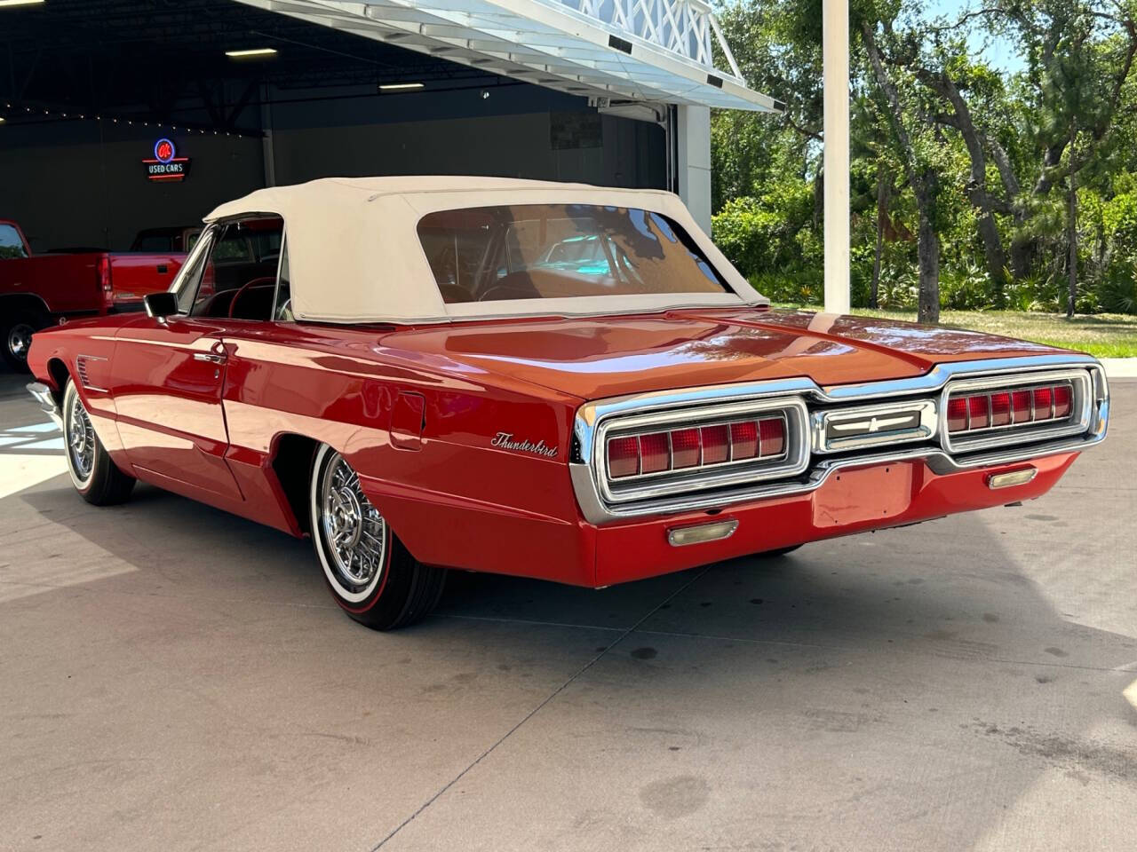 Ford-Thunderbird-1965-Coupe-6