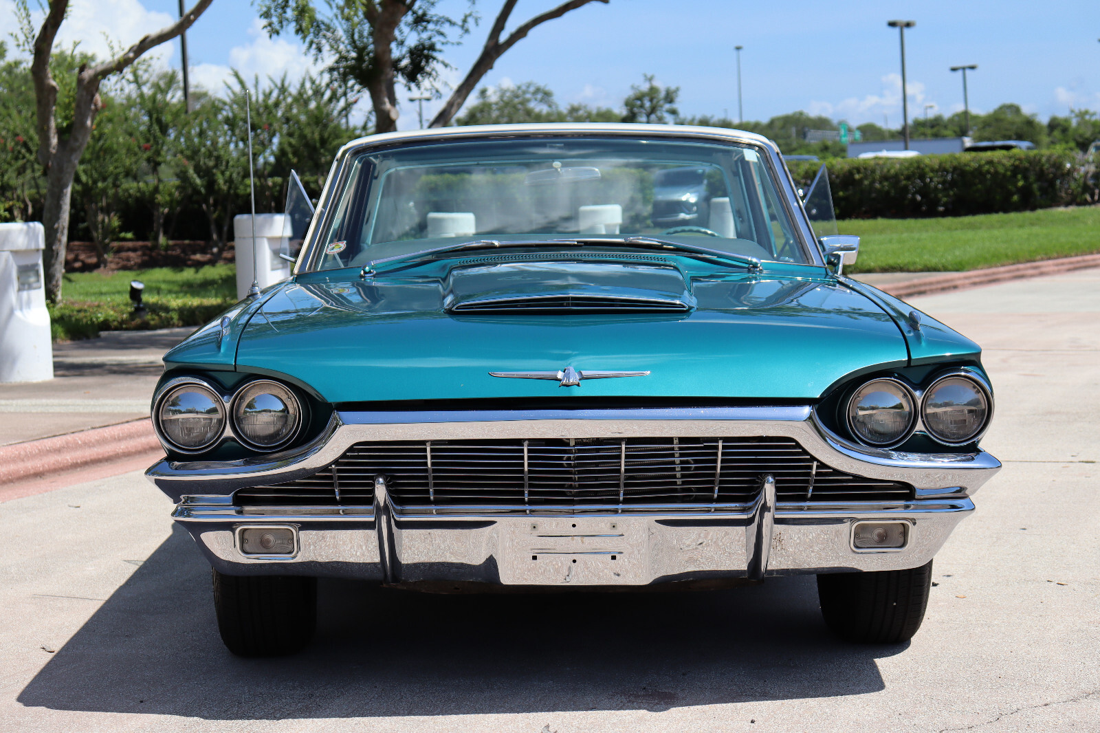 Ford-Thunderbird-1965-Coupe-7