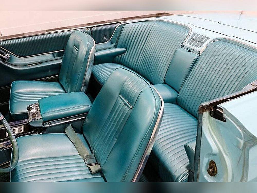 Ford-Thunderbird-1965-custom-18