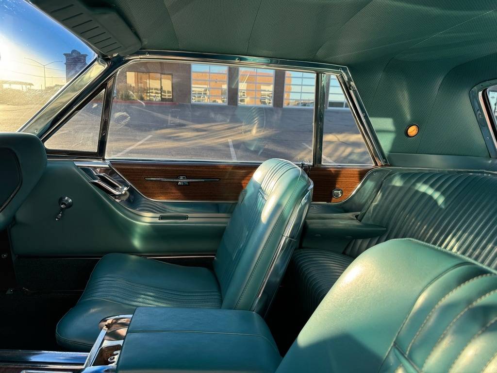 Ford-Thunderbird-1965-white-16