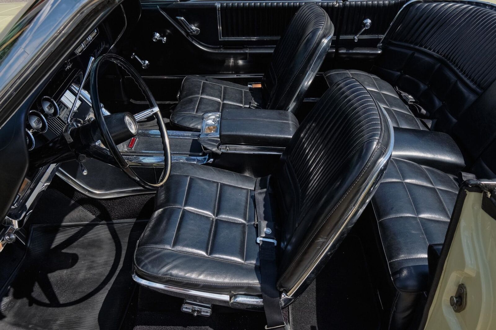 Ford-Thunderbird-1966-2-Door-13