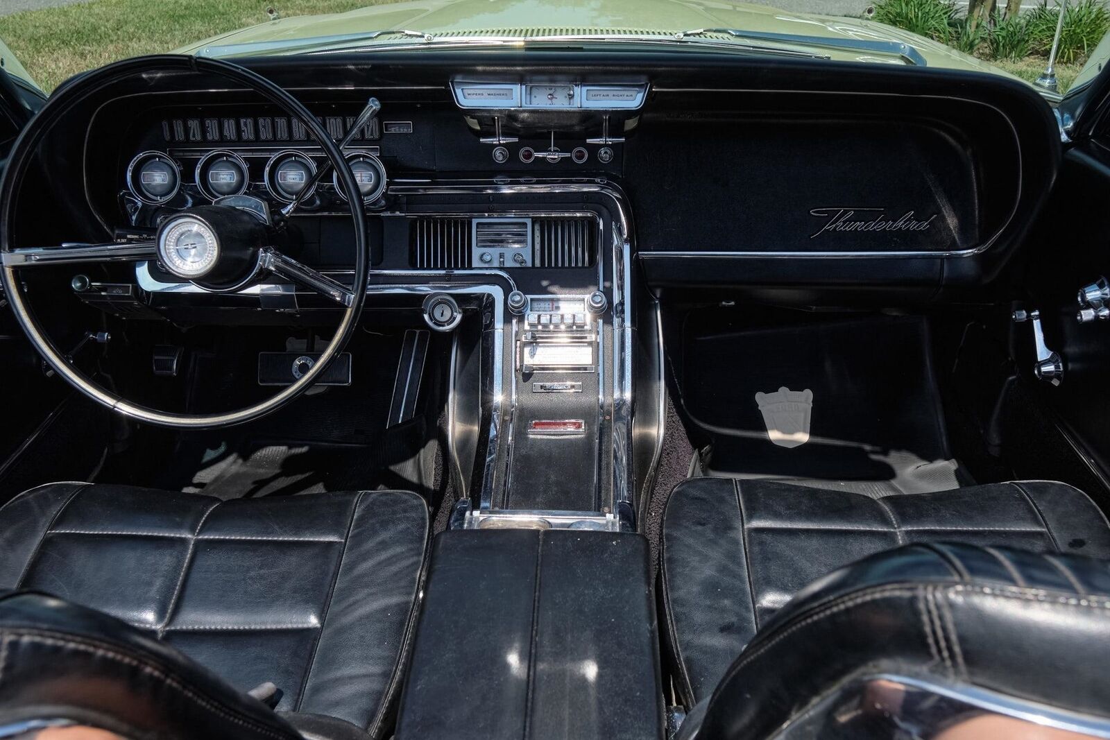 Ford-Thunderbird-1966-2-Door-14