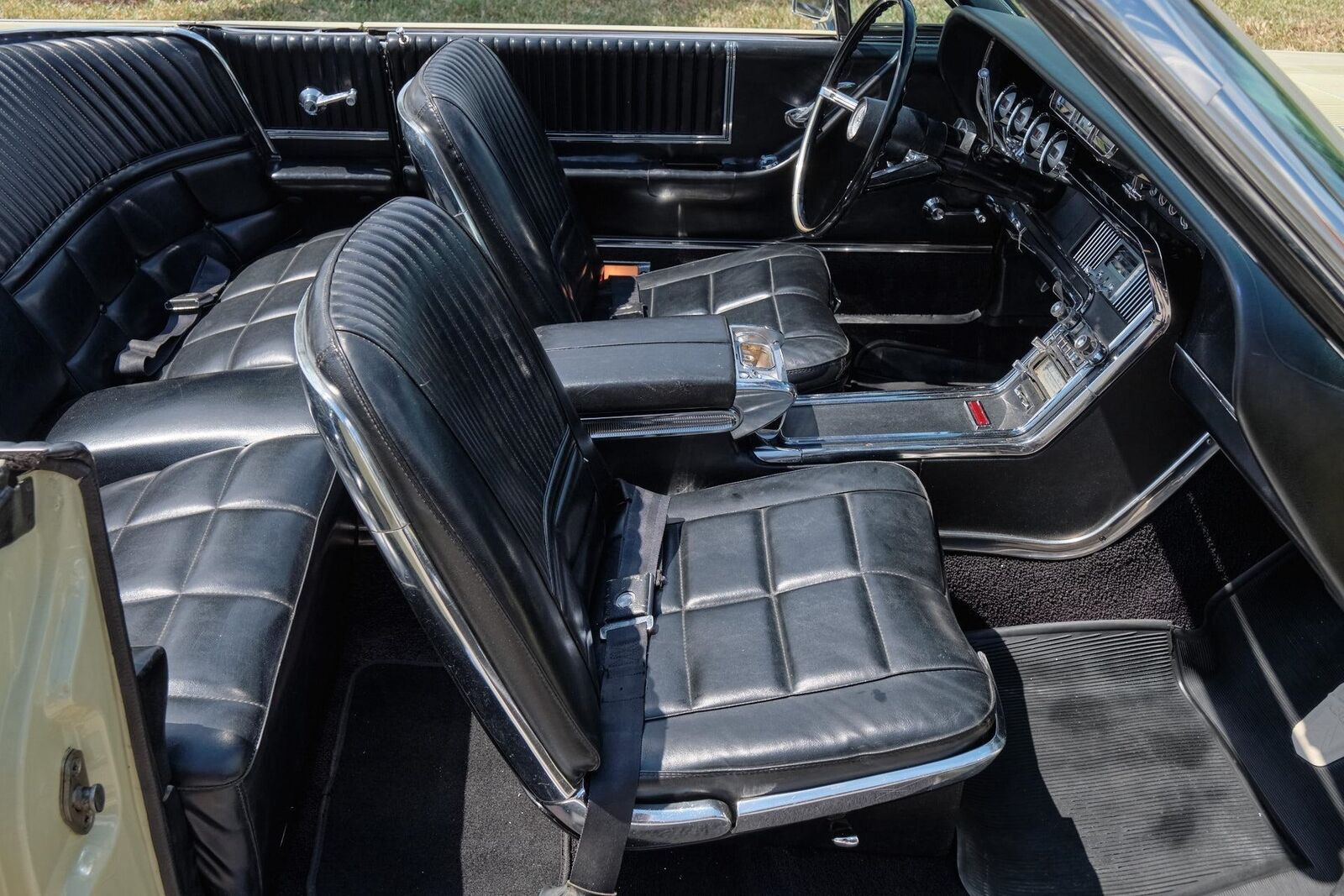 Ford-Thunderbird-1966-2-Door-15