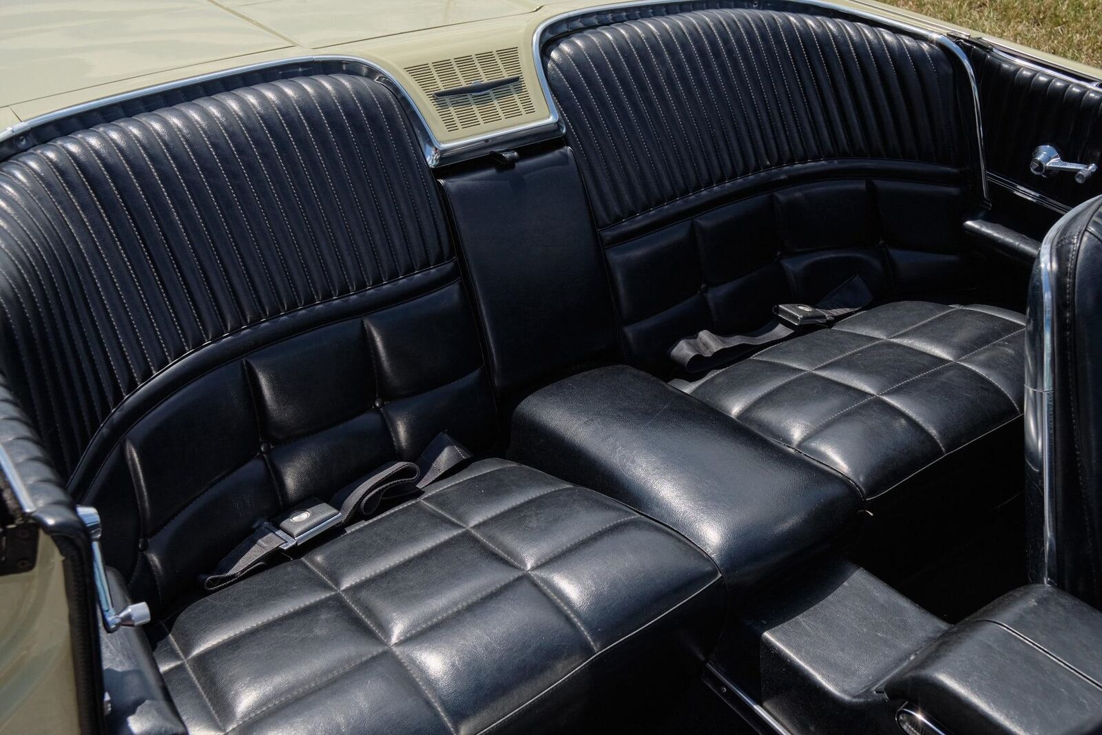 Ford-Thunderbird-1966-2-Door-16