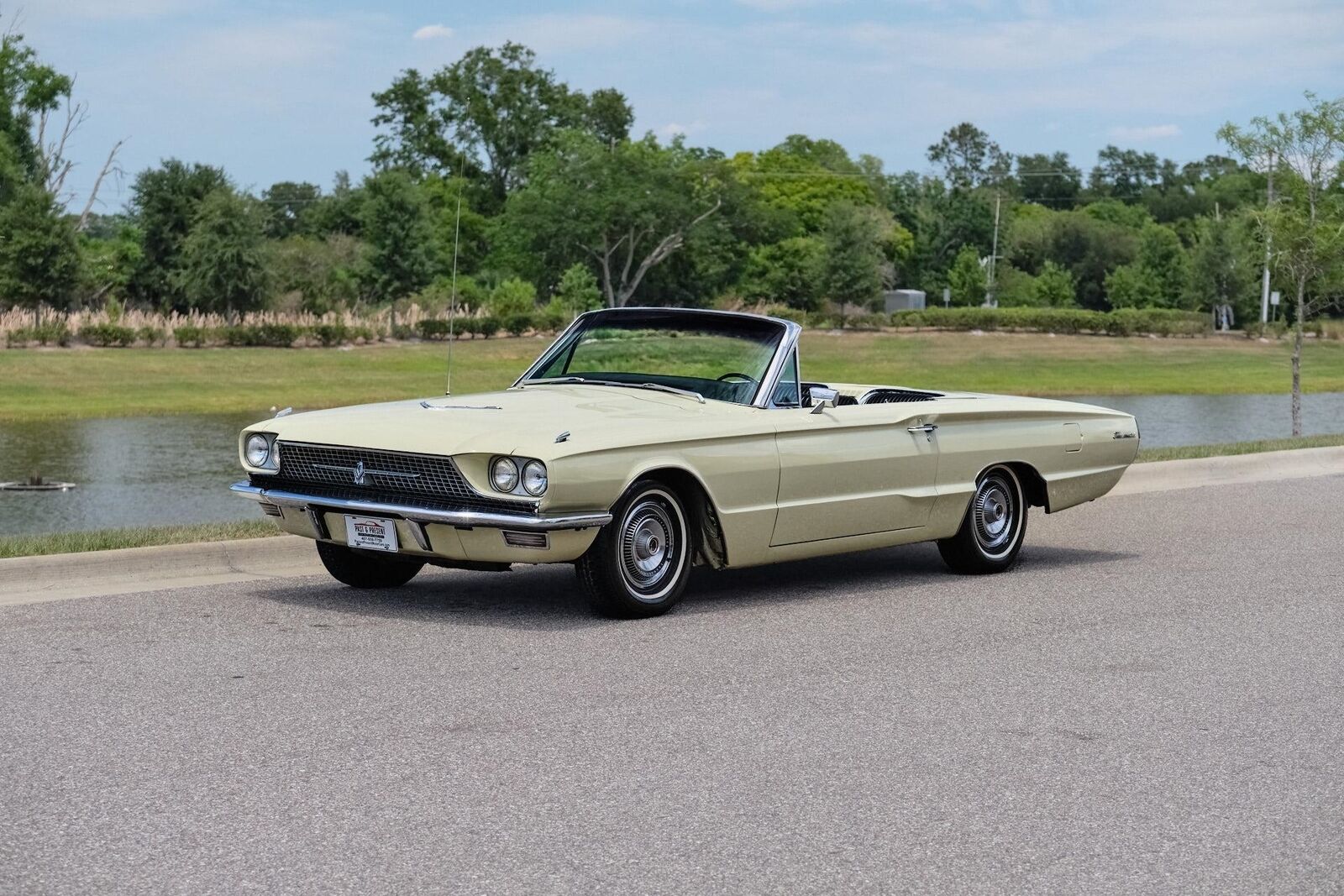 Ford-Thunderbird-1966-2-Door