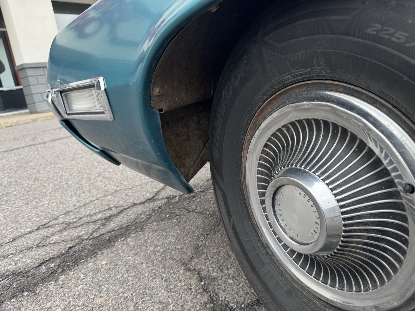 Ford-Thunderbird-1969-Coupe-13