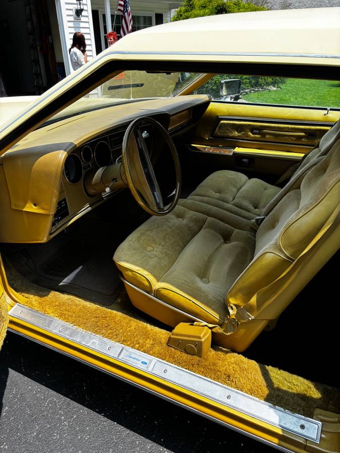 Ford-Thunderbird-1976-yellow-10