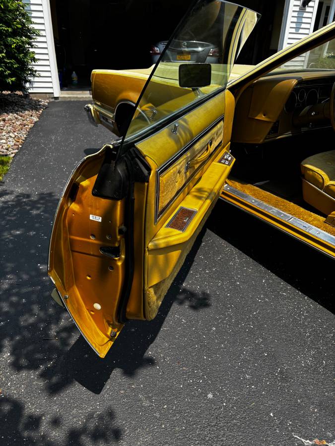 Ford-Thunderbird-1976-yellow-11