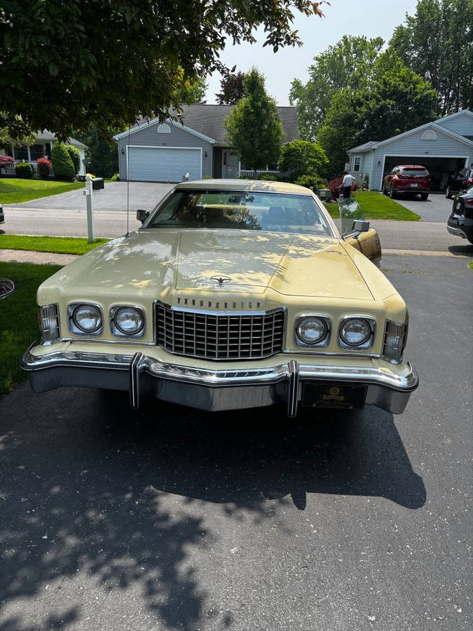 Ford Thunderbird  1976 yellow