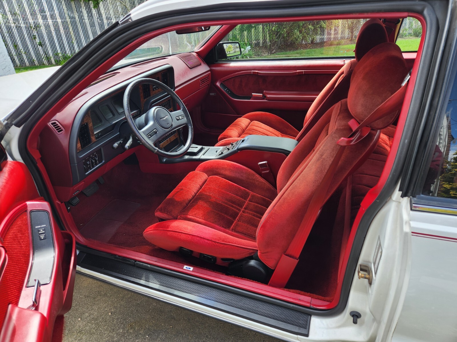 Ford-Thunderbird-1987-Sedan-10
