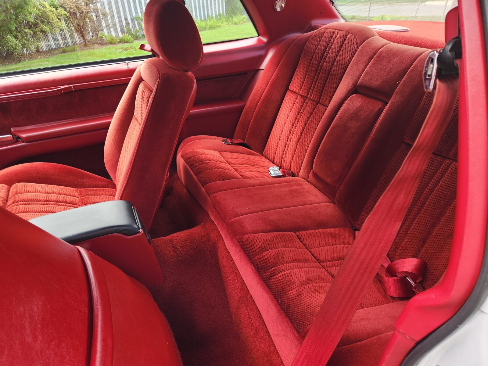Ford-Thunderbird-1987-Sedan-11