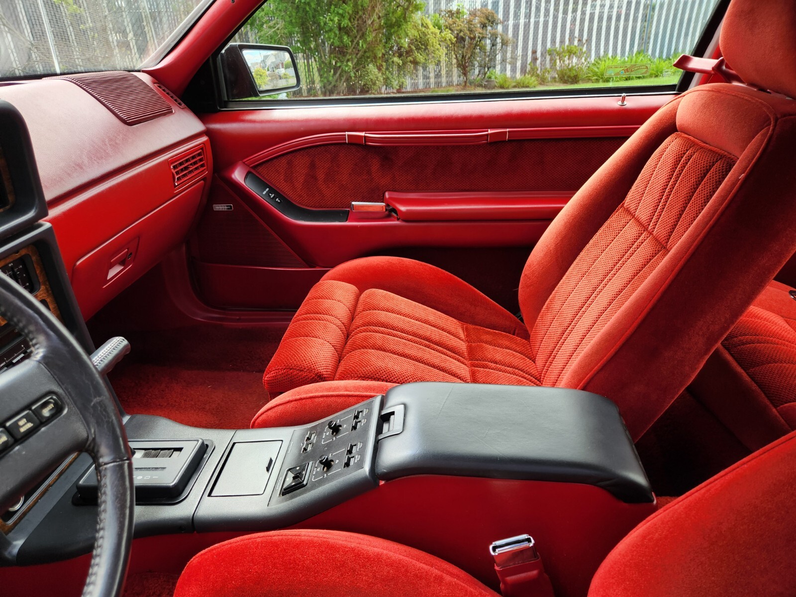 Ford-Thunderbird-1987-Sedan-12