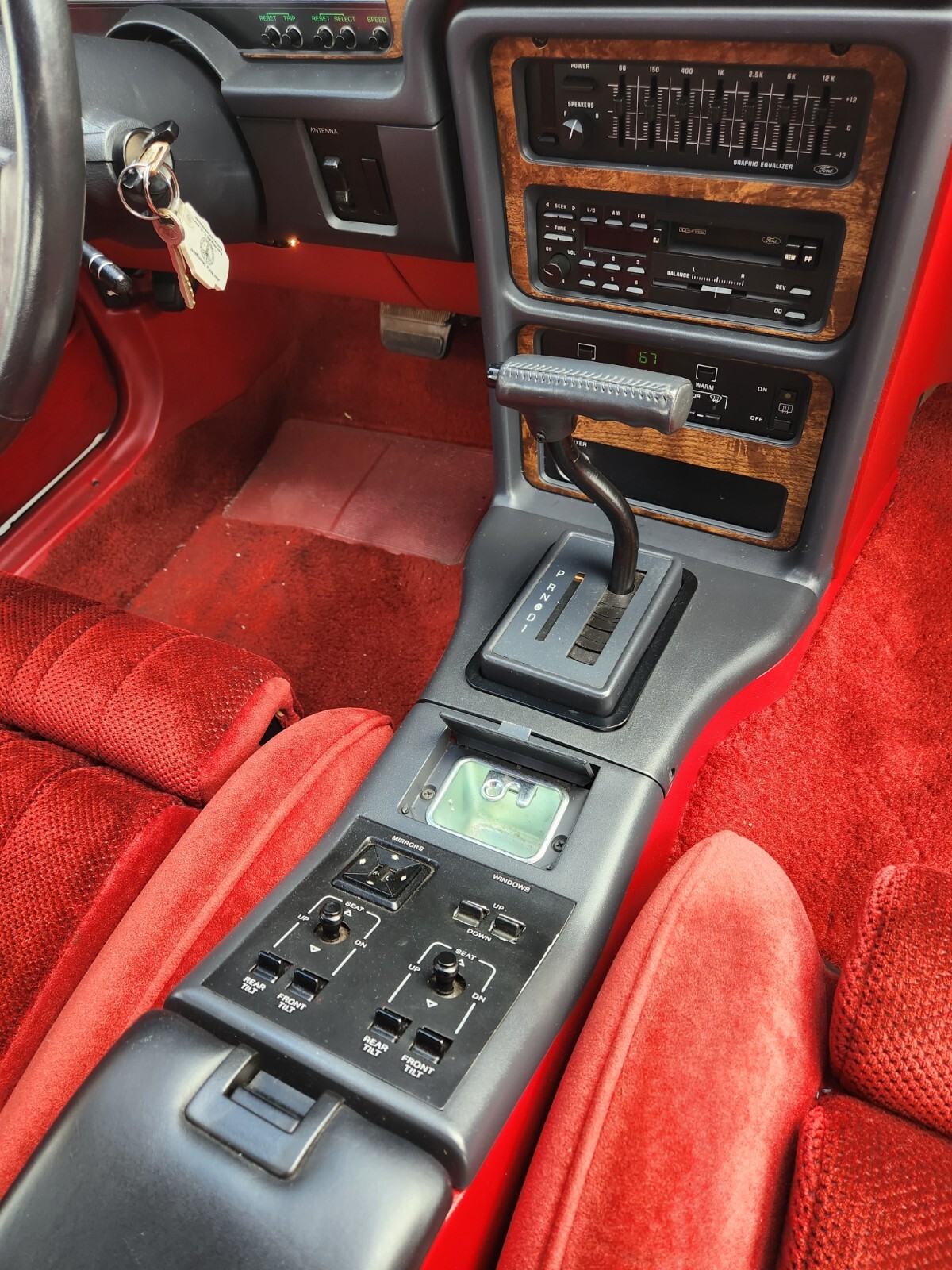 Ford-Thunderbird-1987-Sedan-16