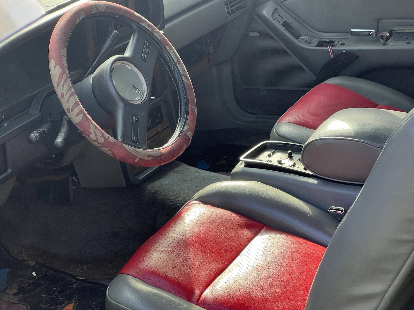 Ford-Thunderbird-1988-Sedan-10