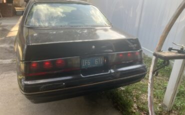 Ford-Thunderbird-1988-Sedan-4