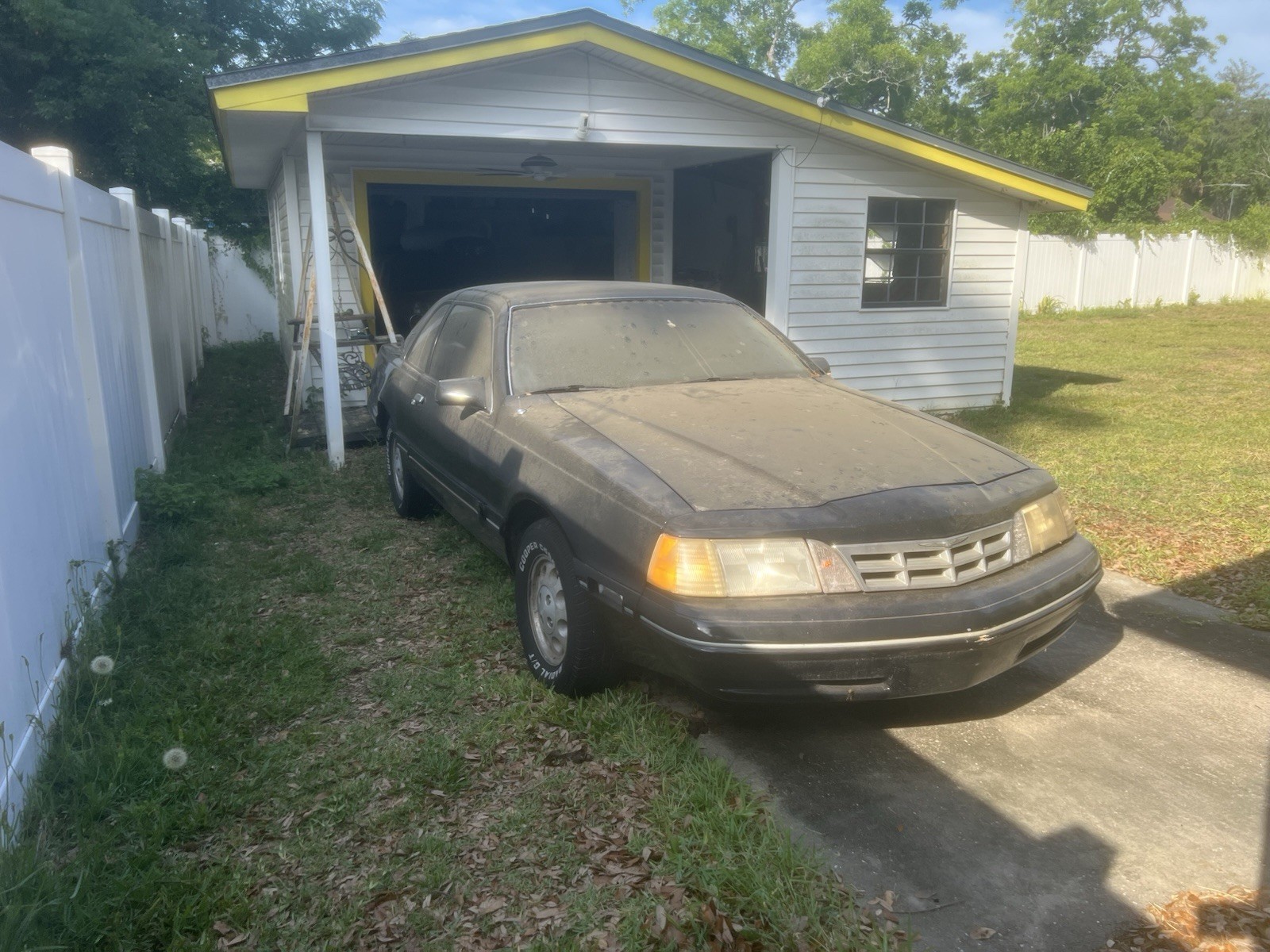 Ford-Thunderbird-1988-Sedan-9