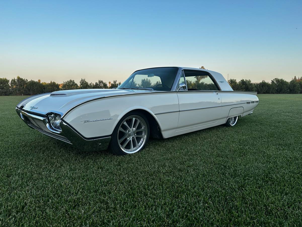 Ford Thunderbird coupe  1962 white