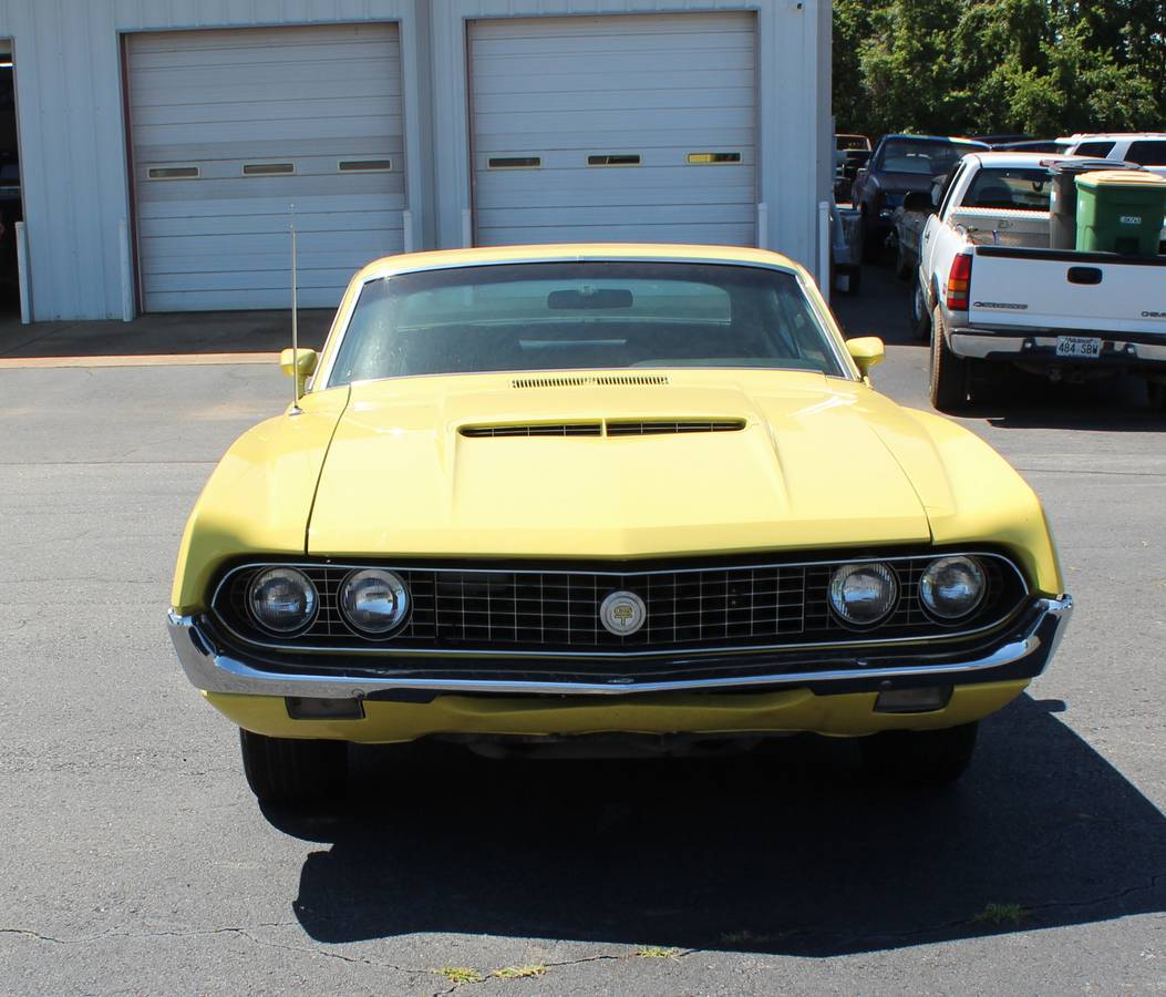 Ford Tor 2t  1970 yellow