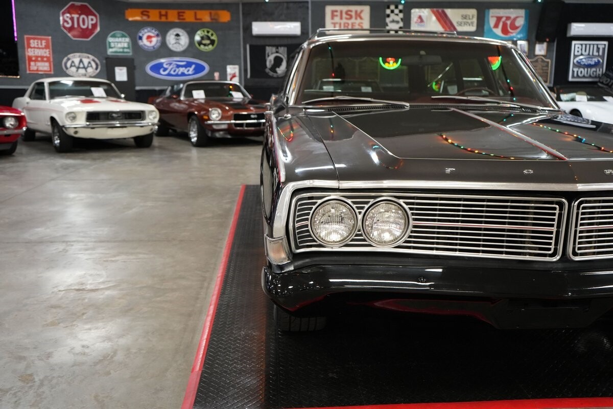 Ford-Torino-Country-Sedan-Wagon-1968-Station-Wagon-28