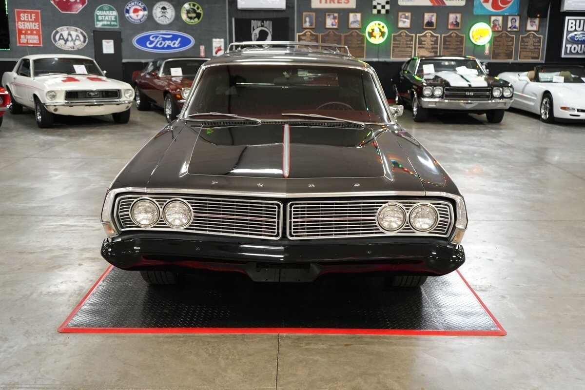 Ford-Torino-Country-Sedan-Wagon-1968-Station-Wagon-8