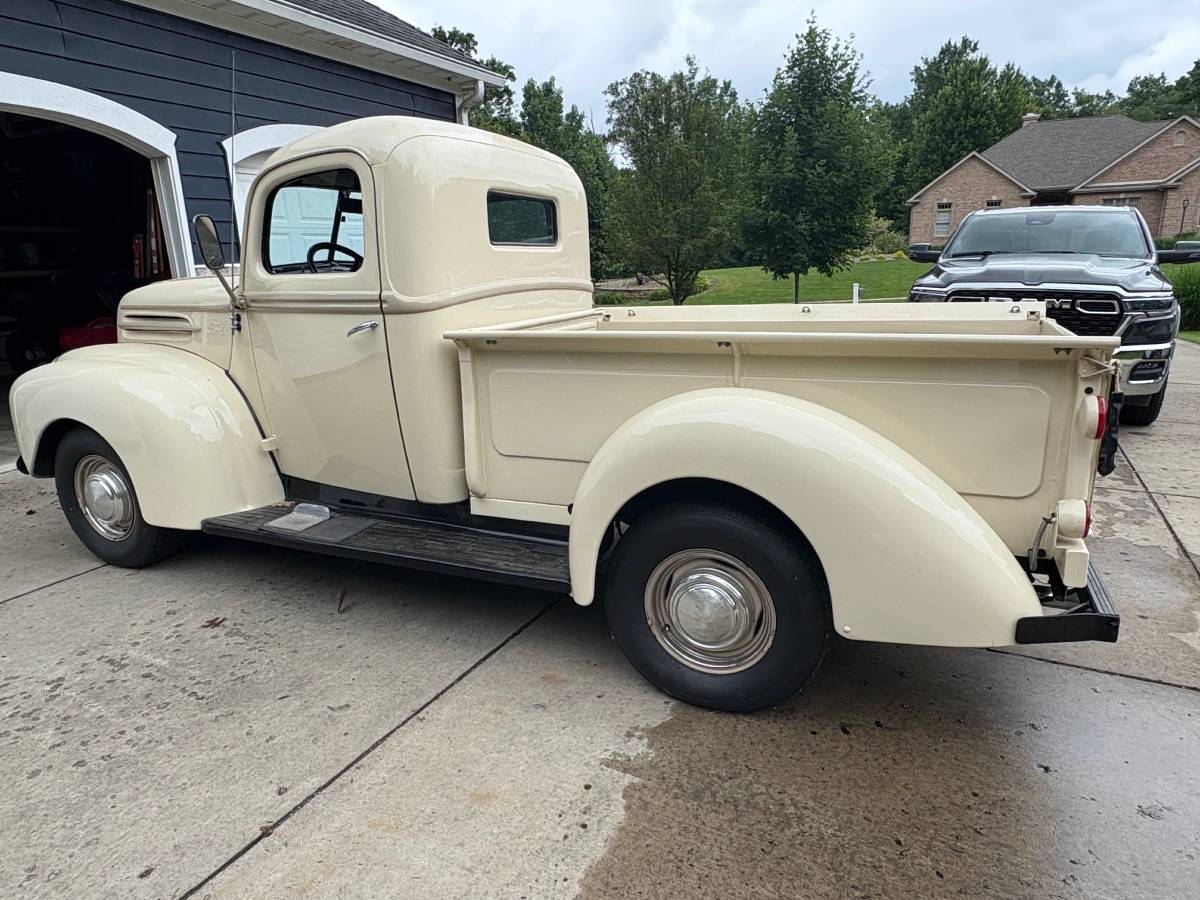Ford-Truck-1947-3