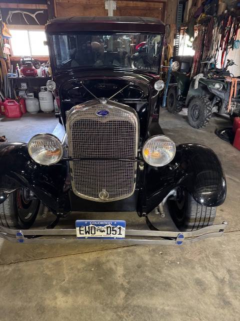 Ford Tudor  1931 black
