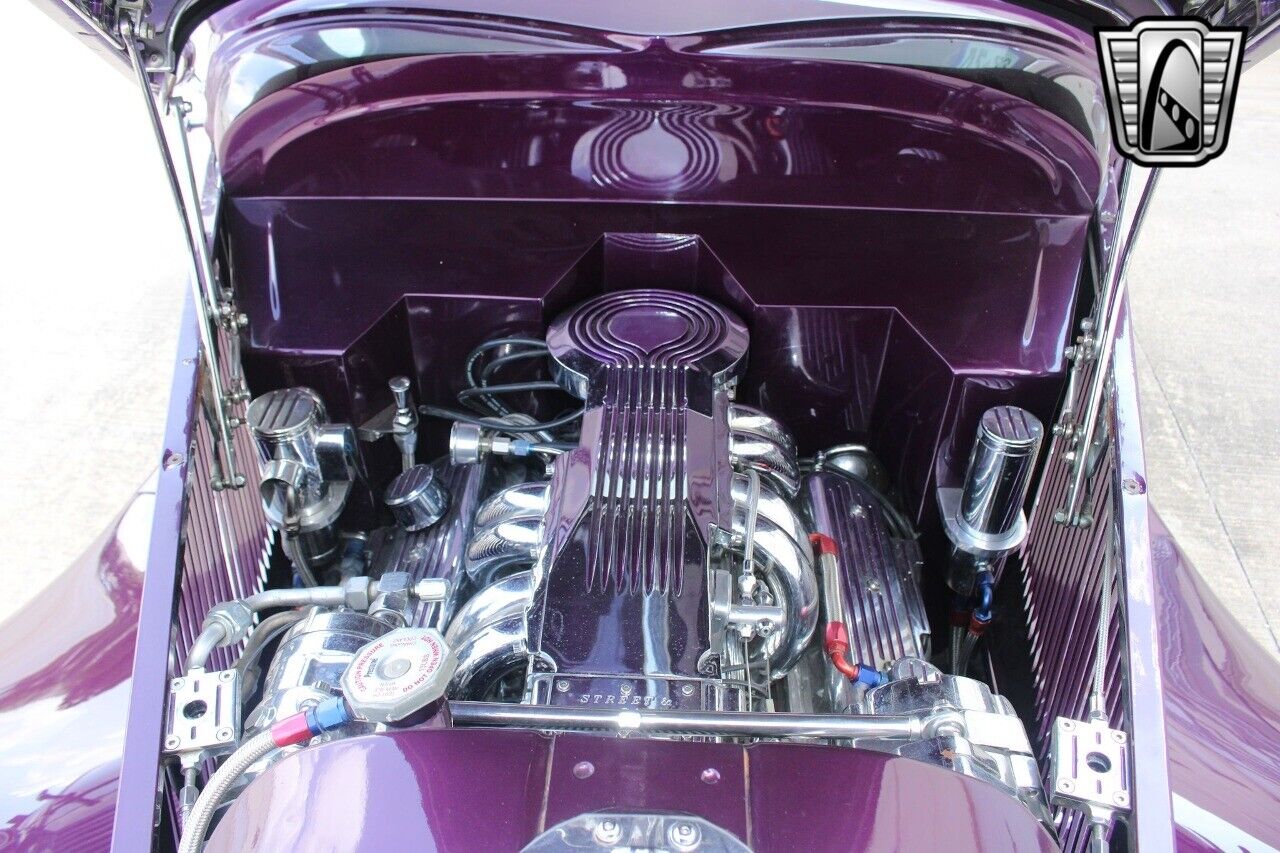 Ford-Tudor-Sedan-1933-14