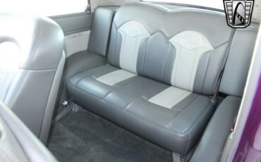 Ford-Tudor-Sedan-1933-16