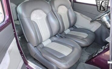 Ford-Tudor-Sedan-1933-19