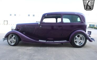 Ford-Tudor-Sedan-1933-23