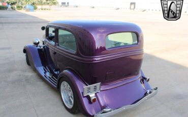 Ford-Tudor-Sedan-1933-24