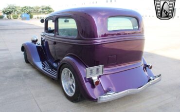 Ford-Tudor-Sedan-1933-25