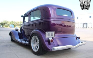 Ford-Tudor-Sedan-1933-26