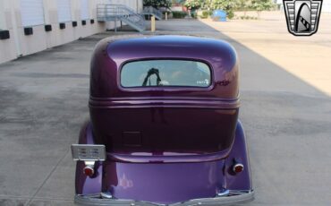 Ford-Tudor-Sedan-1933-27