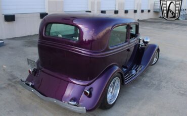 Ford-Tudor-Sedan-1933-29