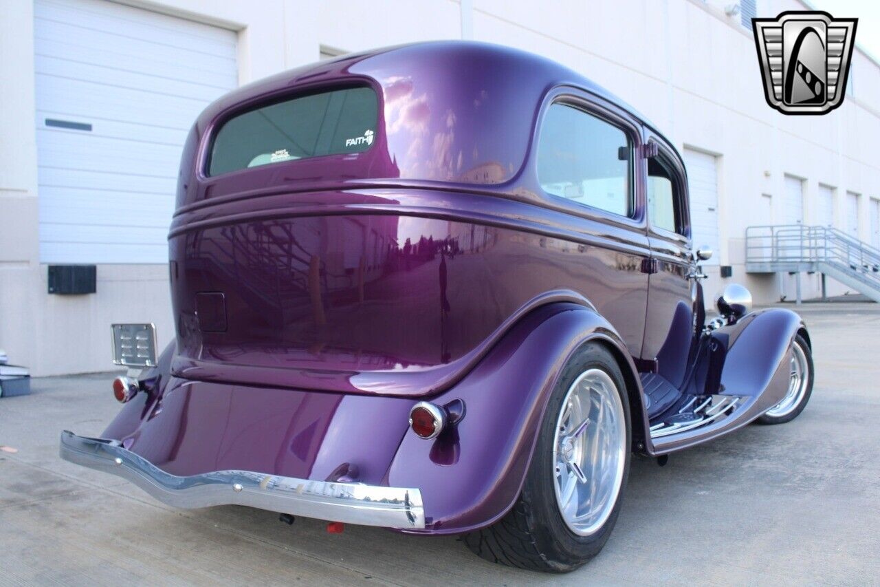 Ford-Tudor-Sedan-1933-31