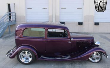 Ford-Tudor-Sedan-1933-32