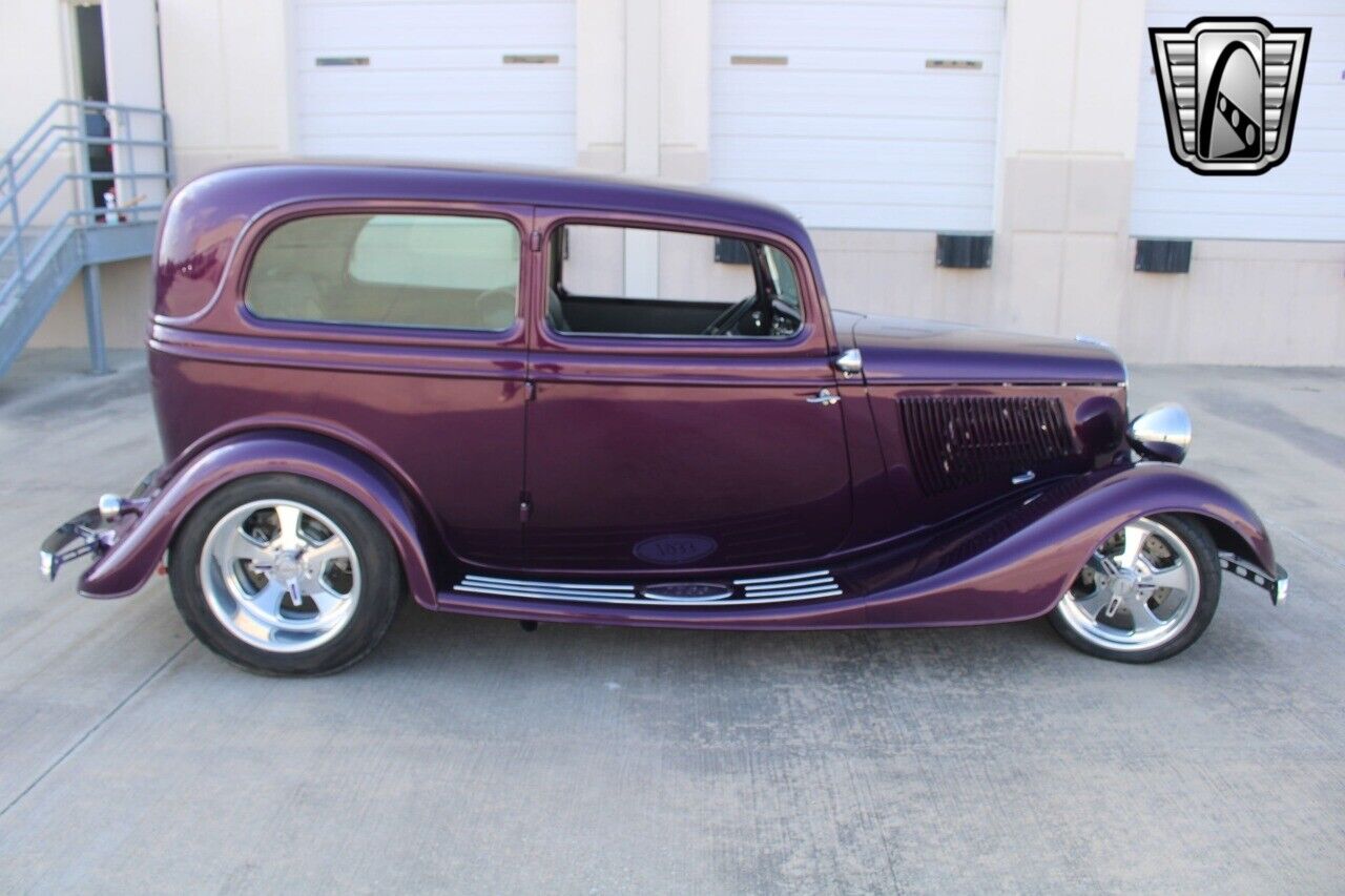 Ford-Tudor-Sedan-1933-33