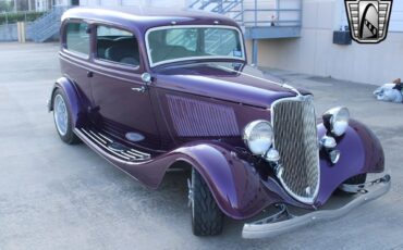 Ford-Tudor-Sedan-1933-35