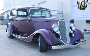 Ford-Tudor-Sedan-1933-36