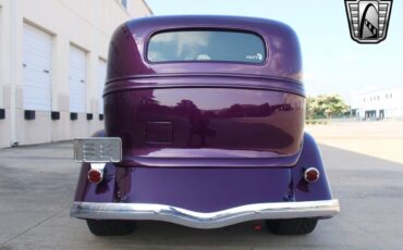 Ford-Tudor-Sedan-1933-4