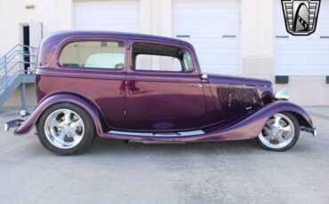 Ford-Tudor-Sedan-1933-5